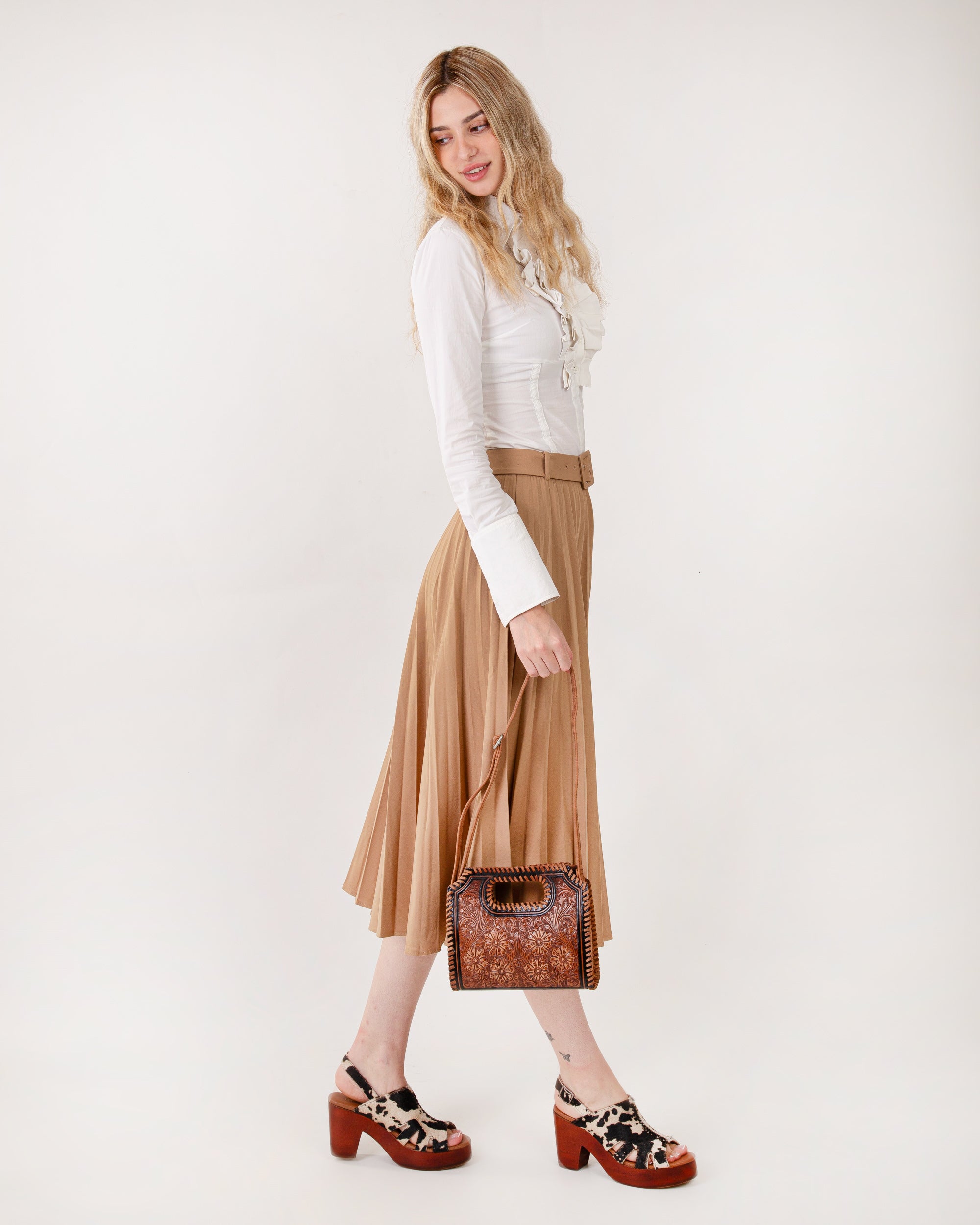 Alma Medium Handbag Brown