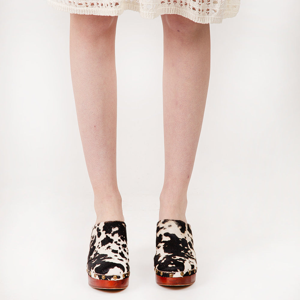 Carlotta Trail Clogs Black And White Cowhide