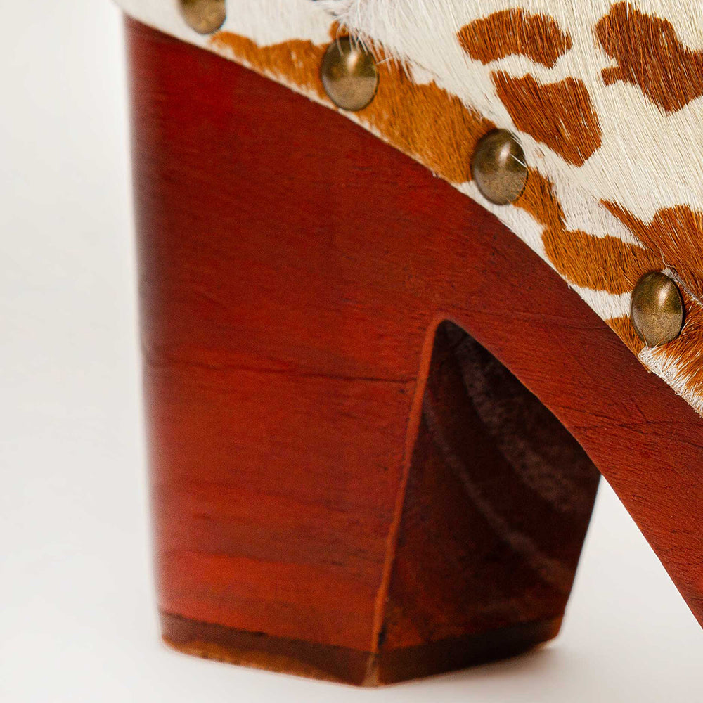 Carlotta Trail Clogs Brown And White Cowhide