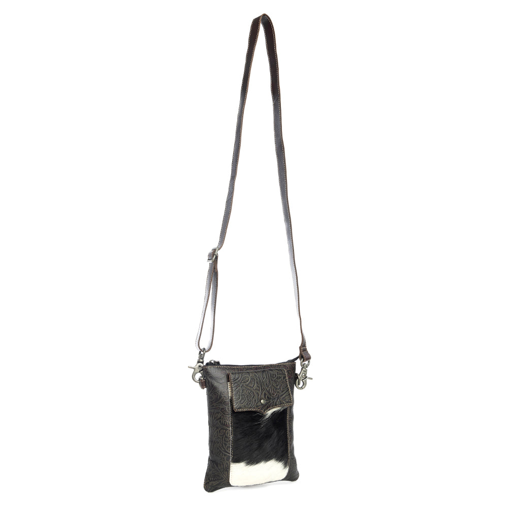 Wonder Trail Shoulder Bag in Ebony