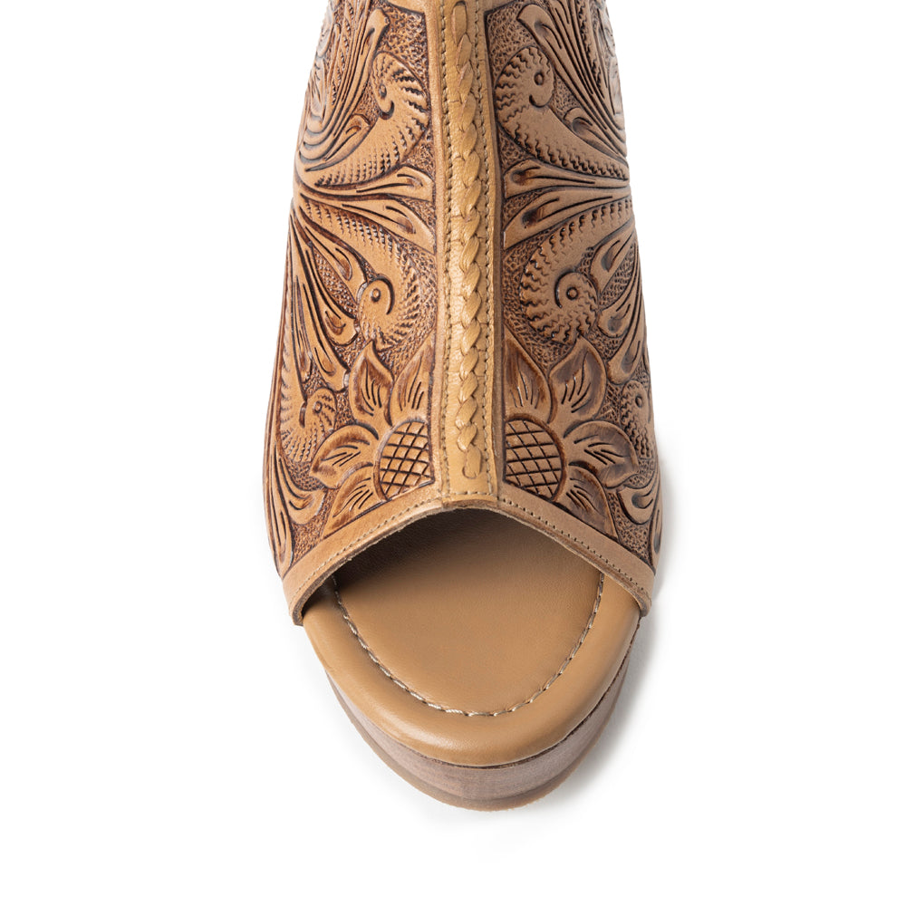 Mila's Trail Sandals In Brown