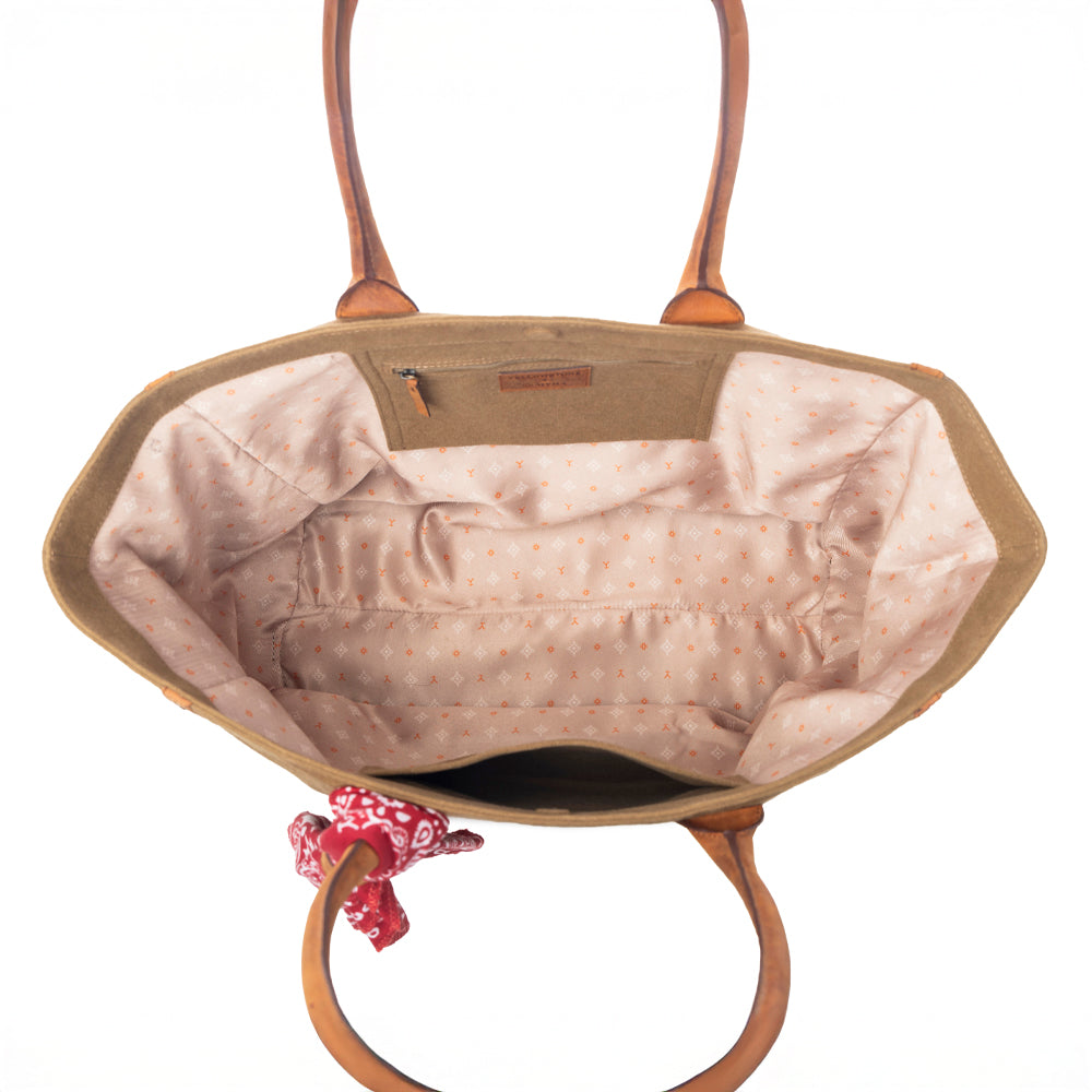 Yellowstone Velorra Weekender Bag with Scarf Variant Combo