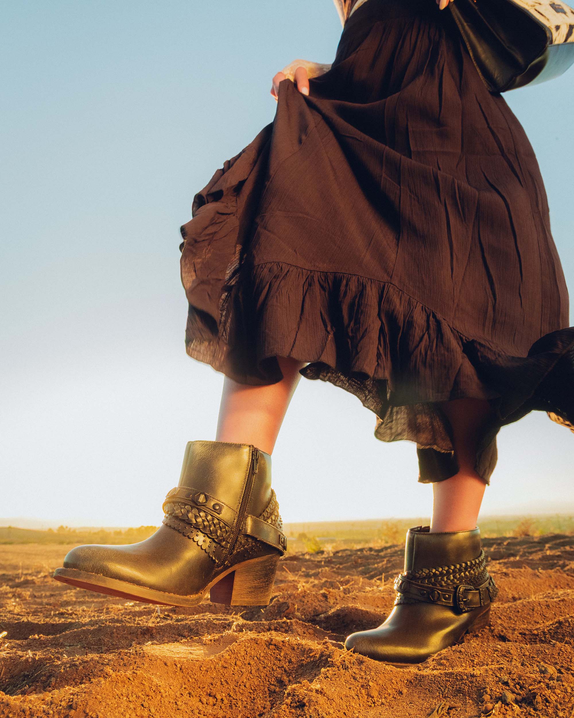 Marlene Ankle Booties In Calfskin - Raven