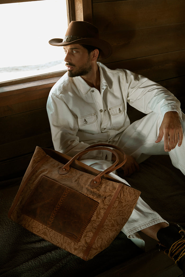 Yellowstone Chief Weekender Bag with Pockets in Amber